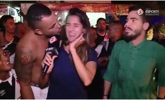 被占便宜！直播世界杯遭強(qiáng)吻 盤(pán)點(diǎn)遭強(qiáng)吻的美女記者們